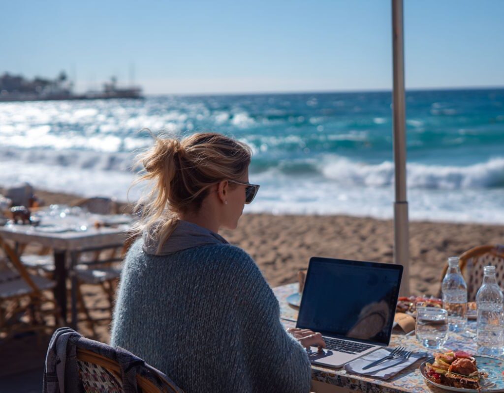 être payé pour voyager